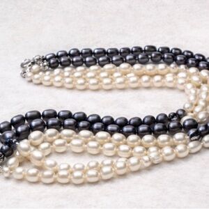 Elegant Black and White Pearl Necklace